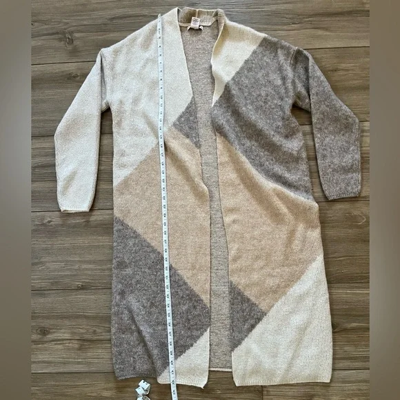 Sincerely Jules Long Open-Front Geometric Cardigan in Cream, Tan, and Gray - Picture 6 of 9